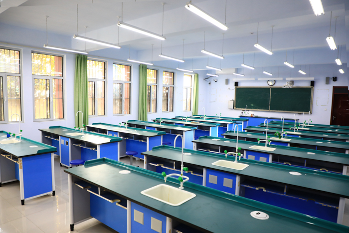 3-化学实验室.jpg