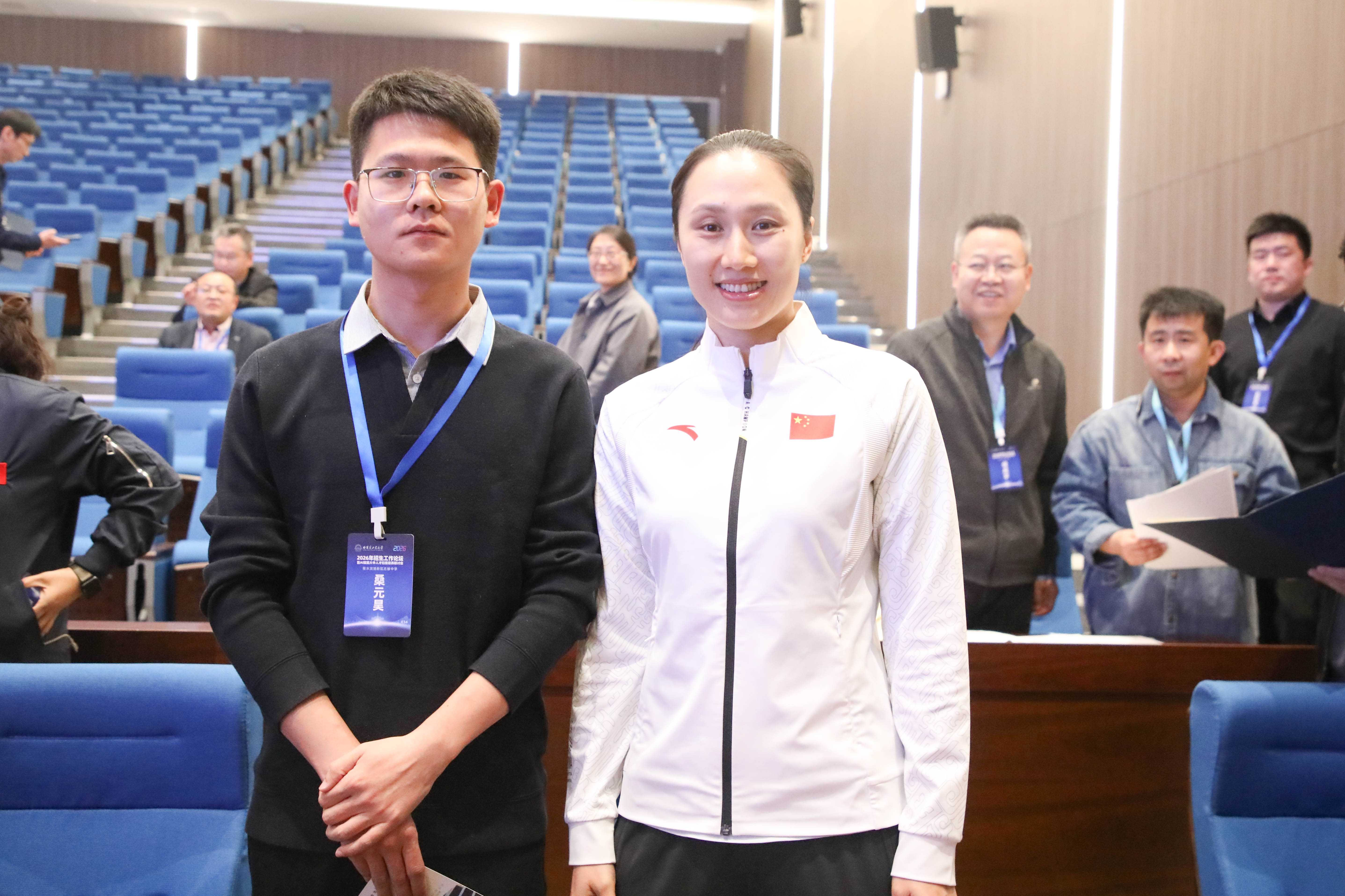 哈尔滨工业大学教授、奥运冠军、原国际奥委会委员  张虹（右）.jpg